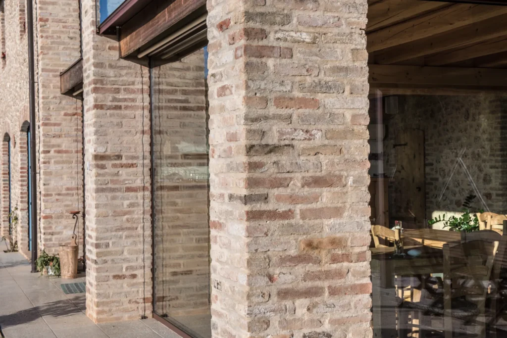 impresa edile specializzata in ristrutturazioni edilizie chiavi in mano a Vicenza Padova Treviso Rovigo e nel Veneto centrale casa 01 FINITURE CON PILASTRI FACCIA A VISTA