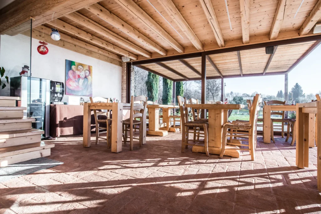 impresa edile specializzata in ristrutturazioni edilizie chiavi in mano a Vicenza Padova Treviso Rovigo e nel Veneto centrale casa 01 SPAZI INTERNI CON AMPIE VETRATE